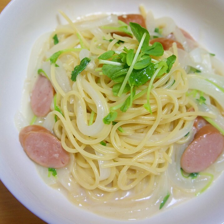 簡単★牛乳で！ウィンナーと玉ねぎのクリームパスタ